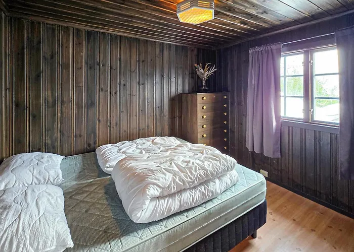 3 Bedroom Gorgeous In Vinje * Oyfjell